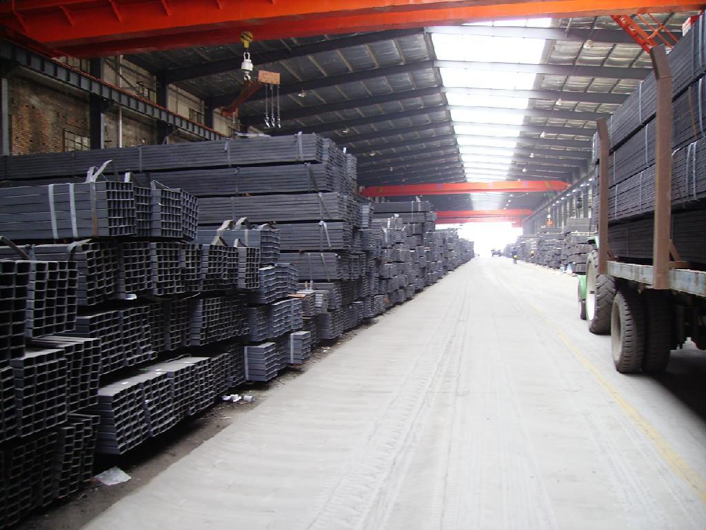 Rectangular steel pipe